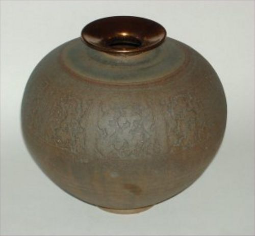 Carved vase form 001